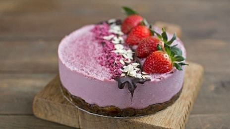 Superfood bar Торт кешью-кейк клубника