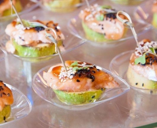 САДко Сatering Ломтики лосося, запеченные на цуккини-гриль