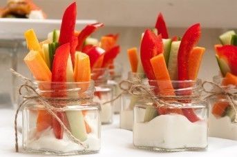 САДко Сatering Овощные палочки с соусом «Дор-блю»