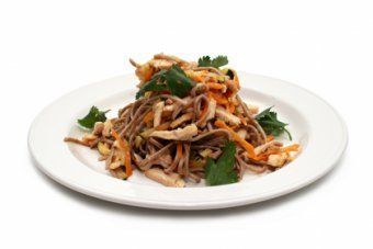 Easy Meal Гречневая лапша-соба с курицей