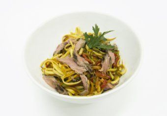 Easy Meal Пшеничная лапша с говяжьей вырезкой и овощами