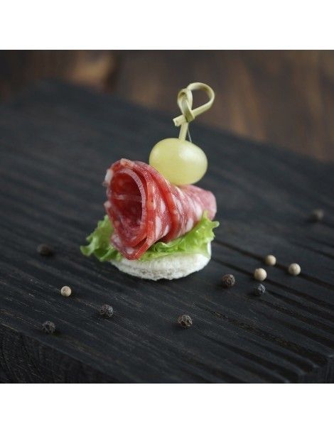 Canape24 Канапе «Салями Спьянато Романо с виноградом »