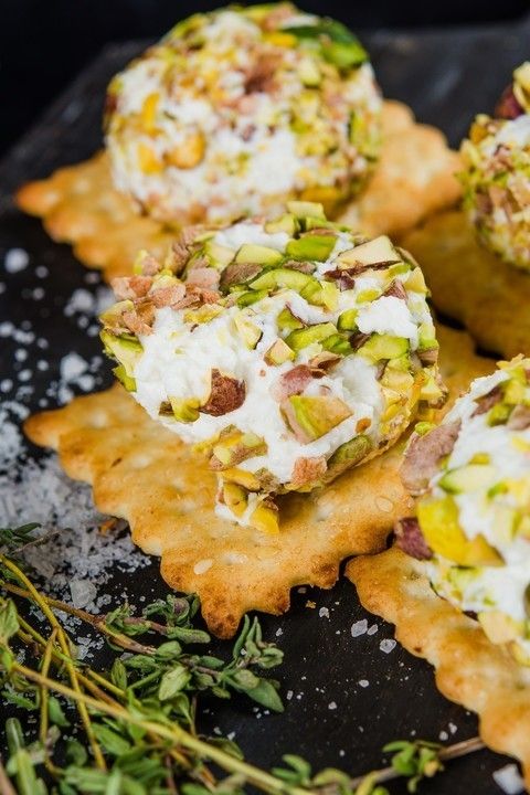 Skorobogatov Kitchen Шарики из рикотты и фисташек