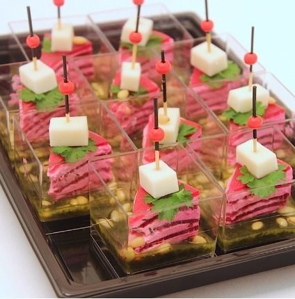 Ministerstvo Catering Company Милфей из свеклы с козьим сыром