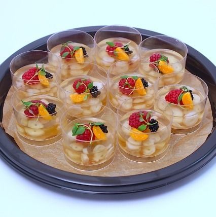 Ministerstvo Catering Company Заливное из осьминога со свежей малиной