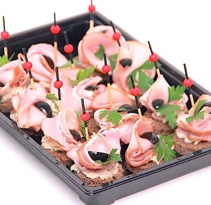 Ministerstvo Catering Company Канапе с карбонадом