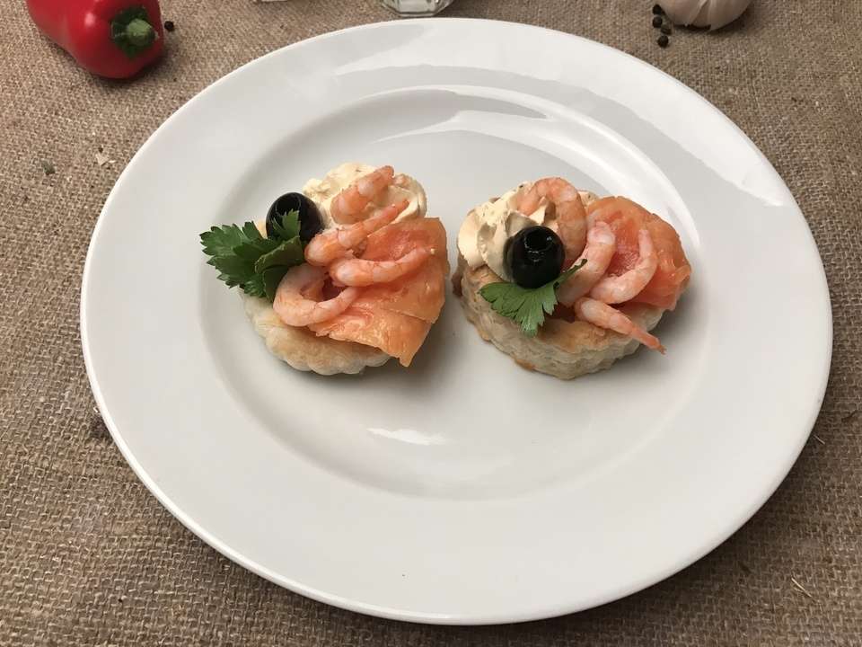 АИЛ Catering Валованы с тигровой креветкой коктейльным соусом