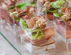 САДко Сatering Ломтик запеченного ростбифа с грушей