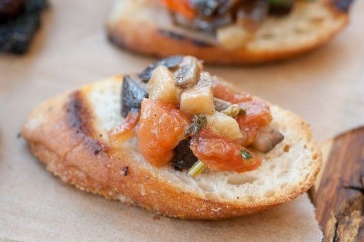 САДко Сatering Брускетта с овощным рататуем и базиликом