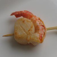 Vkusnoff Catering Шашлычок из тигровых креветок и морских гребешков