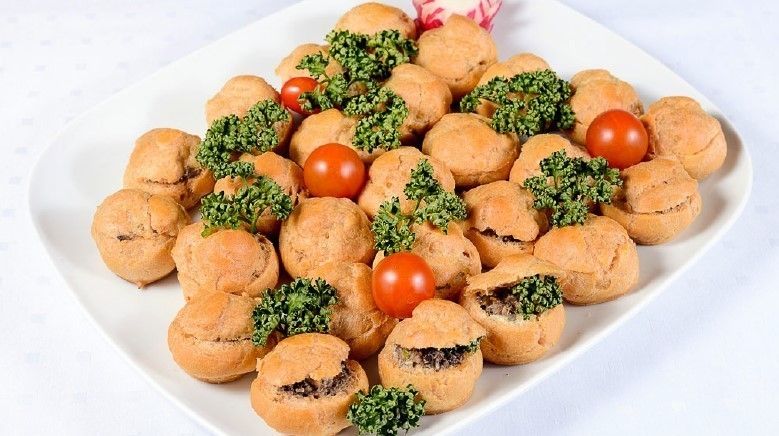 Cote Catering Воздушные профитроли Инсалата