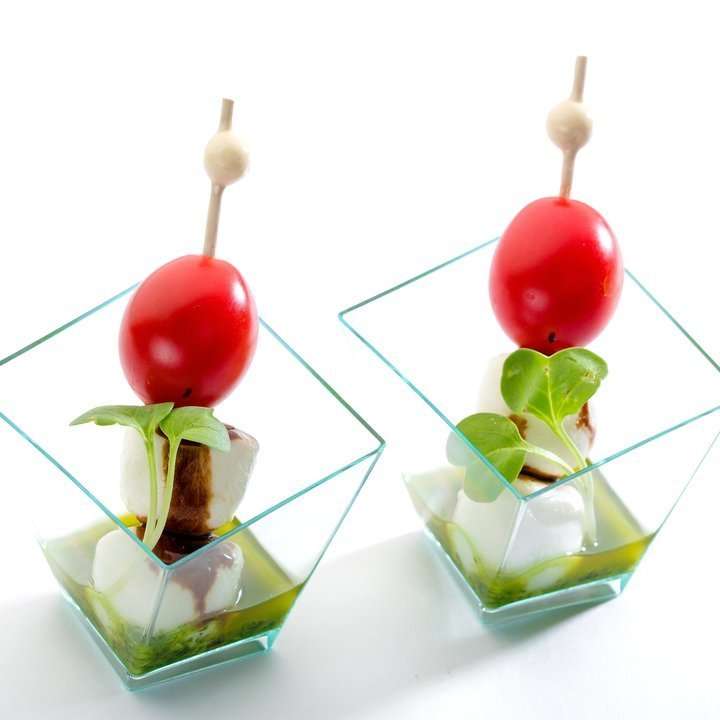 Il Giorno Catering Канапе с моцареллой и черри