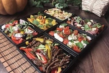 Ministerstvo Catering Company Фитнес салат с грушей, фенхелем, грецким орехом и чечевицей