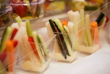 Ministerstvo Catering Company Овощная соломка с сырным соусом