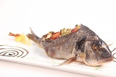 Ministerstvo Catering Company Дорадо, фаршированная овощами