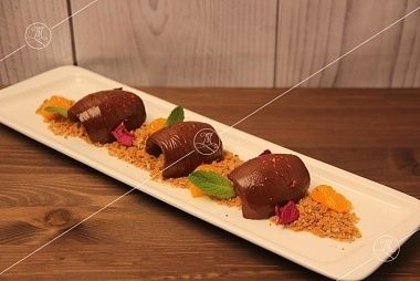Ministerstvo Catering Company Шоколадный трюфель с мандарином и пряничной крошкой