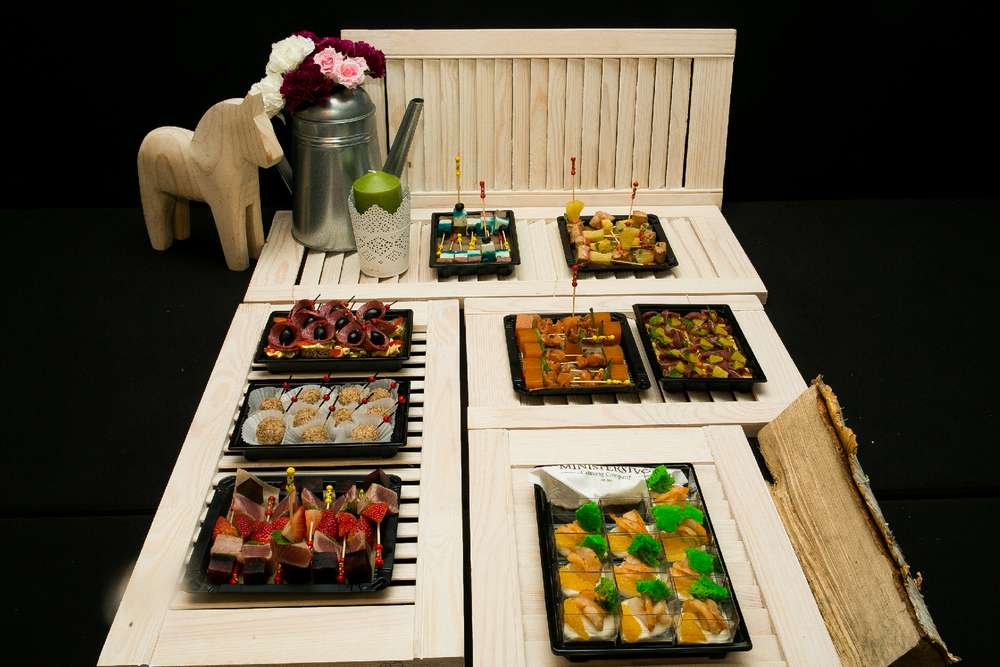 Ministerstvo Catering Company Премиальный сет канапе на 10—15 персон