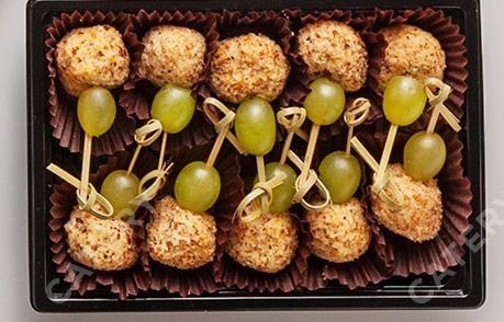 Tasty Catering «Трюфель» из пряного сыра в ореховой посыпке
