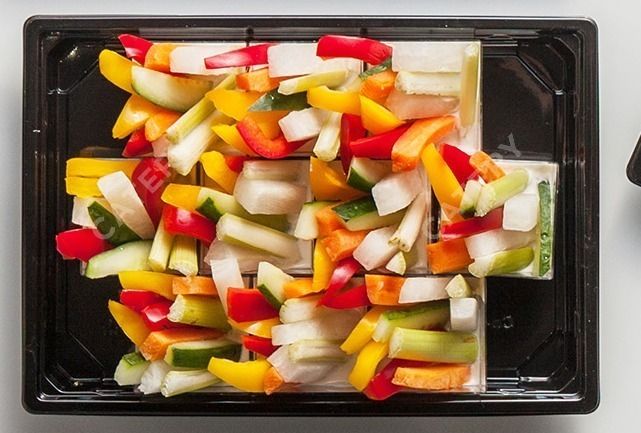 Tasty Catering Овощи крудите с соусом блю-чиз в шоте