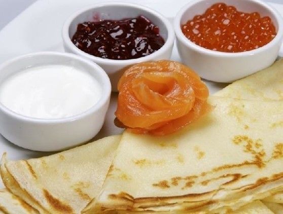 Vkusnoff Catering Блины с красной икрой, семгой, вареньем и сметаной