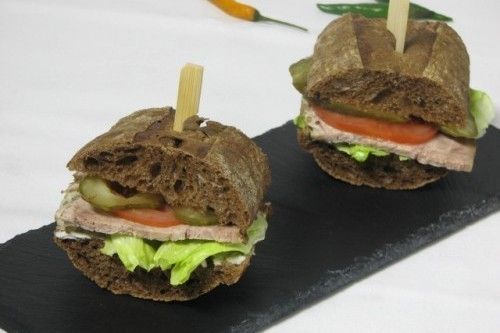 Villaggio fest Французский сэндвич с бужениной и маринованным огурчиком