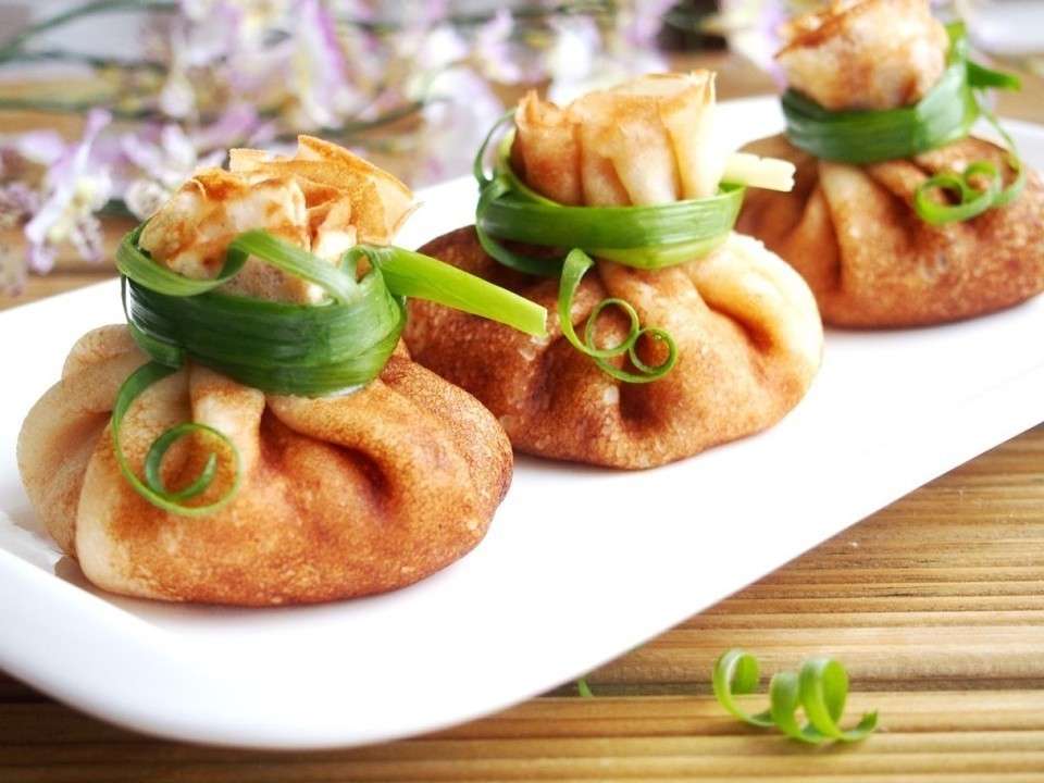 Tasty Catering Блинный мешочек с купеческим жюльеном