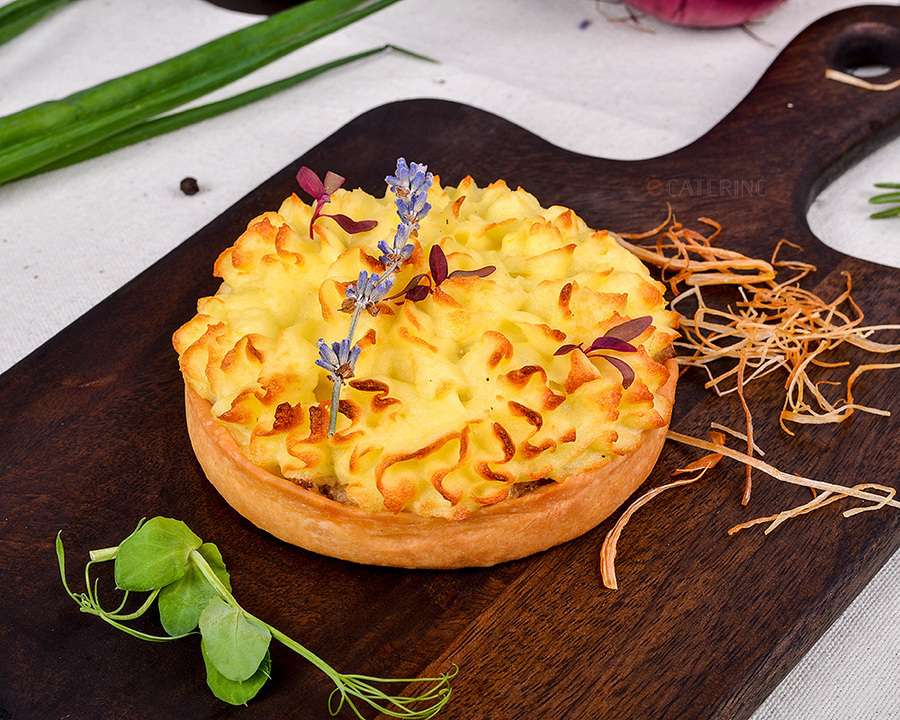 ёКейтеринг Альпийский пирог с мясом, картофельным дюшесом и лавандой
