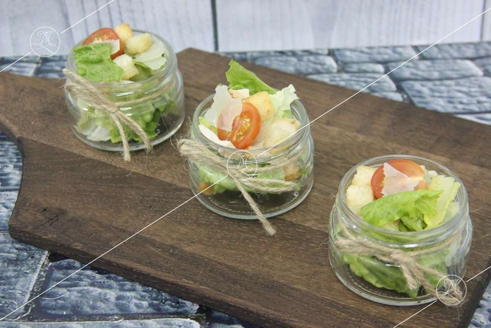 Ministerstvo Catering Company Ромейн с чесночными гренками