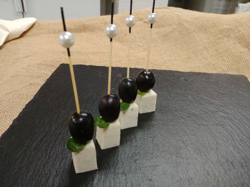 Level Catering Сырное суфле с виноградом