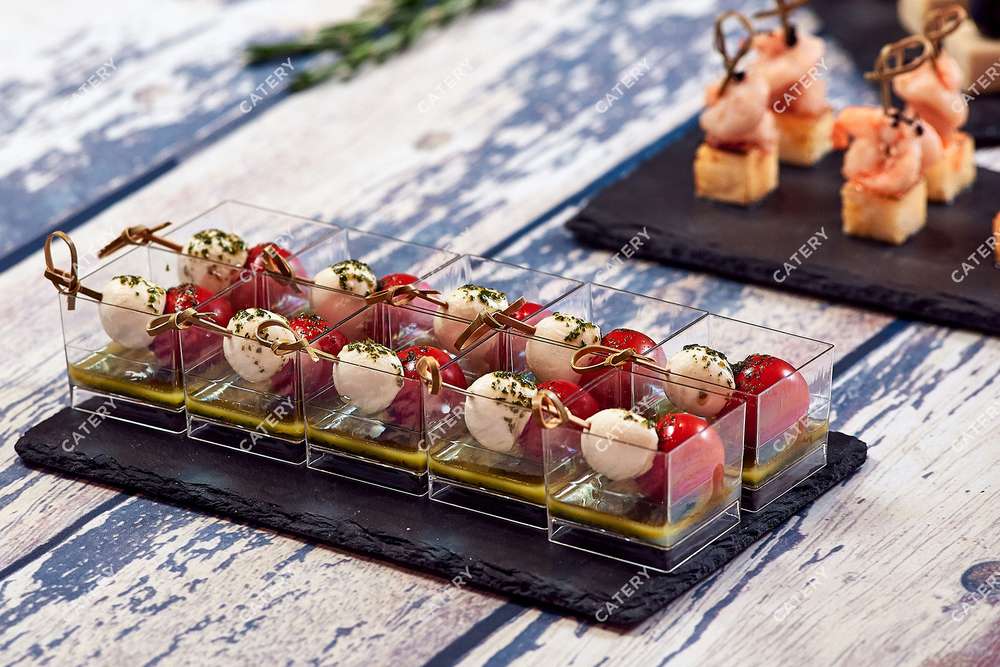 Level Catering Канапе Капрезе