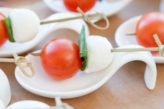 САДко Сatering Моцарелла с базиликом и помидором Черри