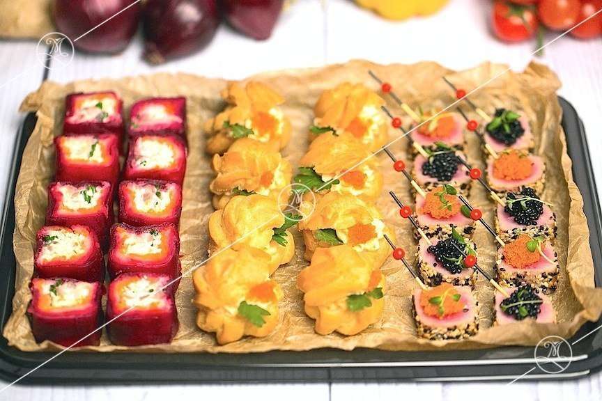 Ministerstvo Catering Company 28 канапе с рыбой