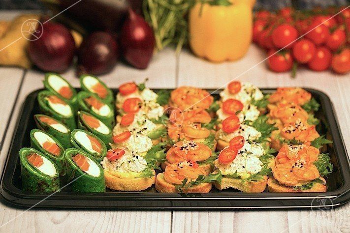 Ministerstvo Catering Company Набор канапе с рыбой — 30 шт.