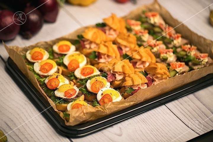 Ministerstvo Catering Company 28 канапе с мясом