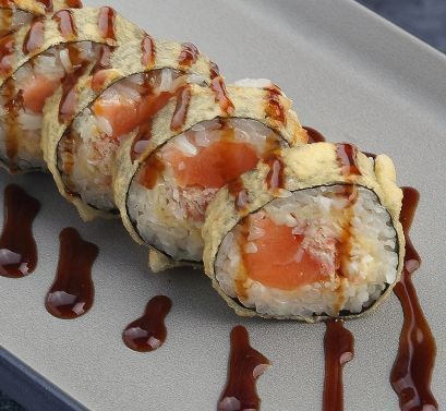 Sticks Sushi Bar Теплый ролл с лососем