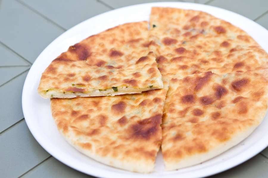 Хачапури с сыром и зеленью